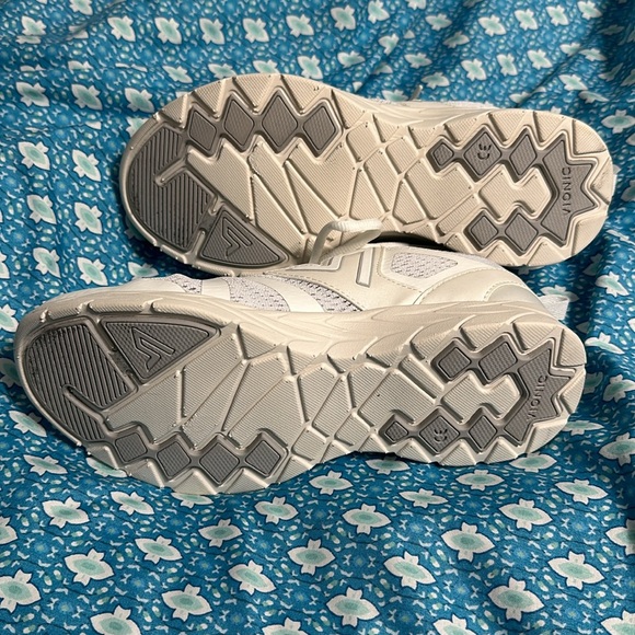 Vionic 335MILES - Picture 4 of 4